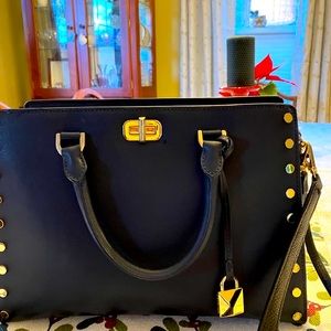 Michael Kors bag. Seldom used! Beautiful Navy!